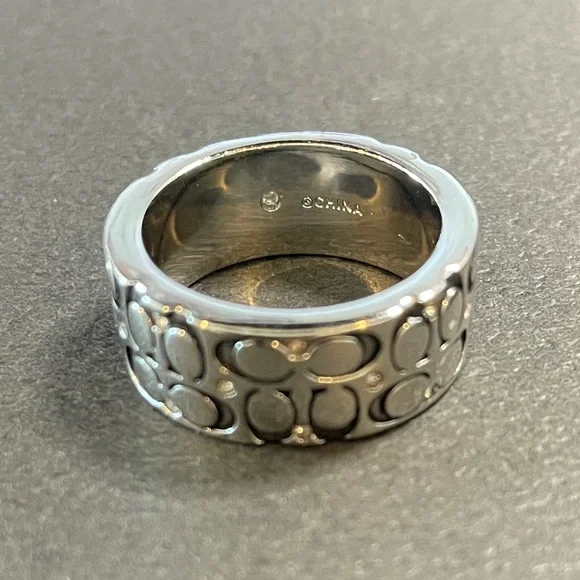 Coach Silver-Tone Quilted C Wide Band Rings Size 7 - Picture 4 of 7